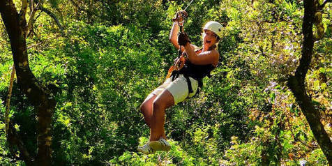 Canopy tour in hacienda guachipelin
